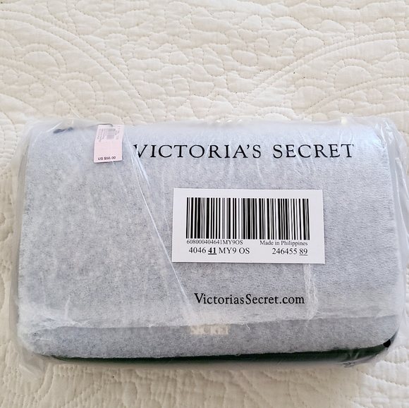 👀50% OFF‼️NWT👜‼️Victoria Secret Laser Cut Floral Pattern Handbag - Picture 14 of 14